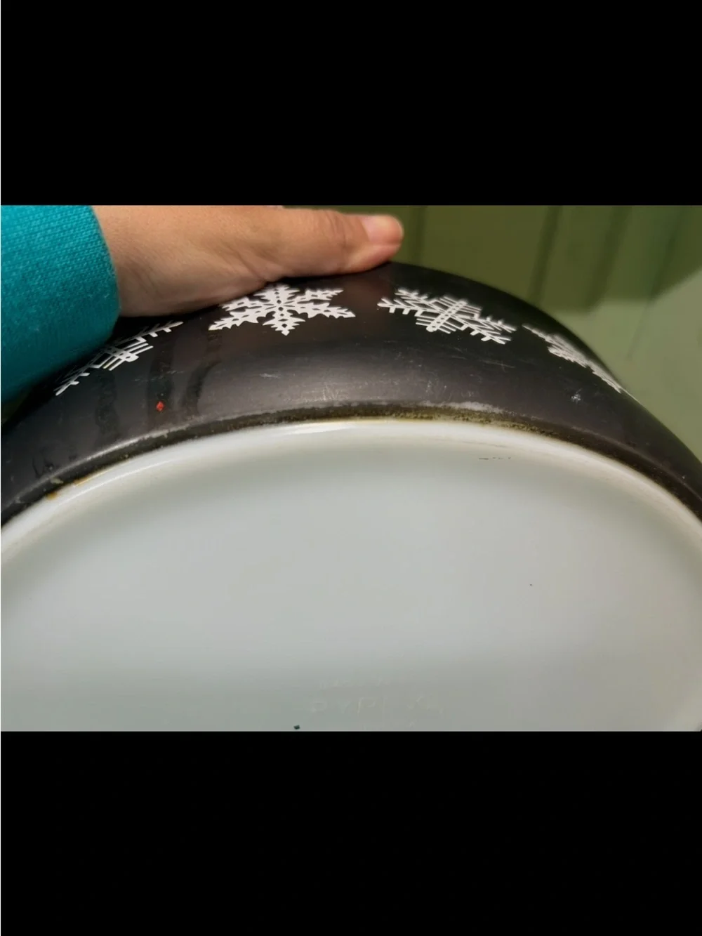 Pyrex casserole Black Snowflake Glass Baking Dish - White Interior